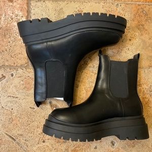 Mens brand new black boots size 8